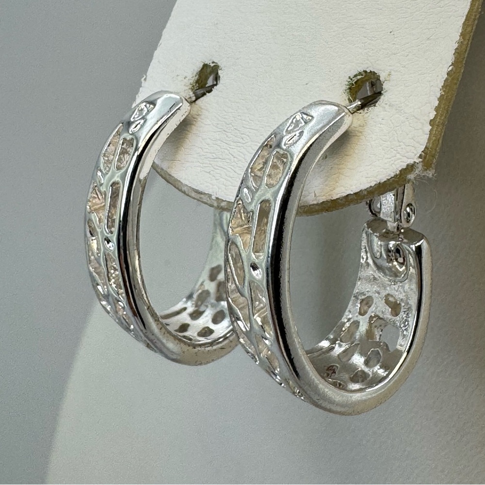 Silver Tone Textured Hoop Earrings Modern Polished Statement